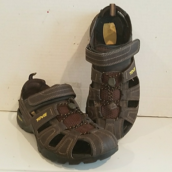 teva forebay sandals